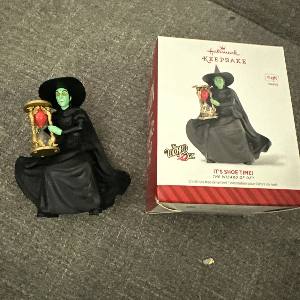 Hallmark Keepsake The Wizard of Oz "It's Shoe Time!" 2014 Magic Ornament w/Sound